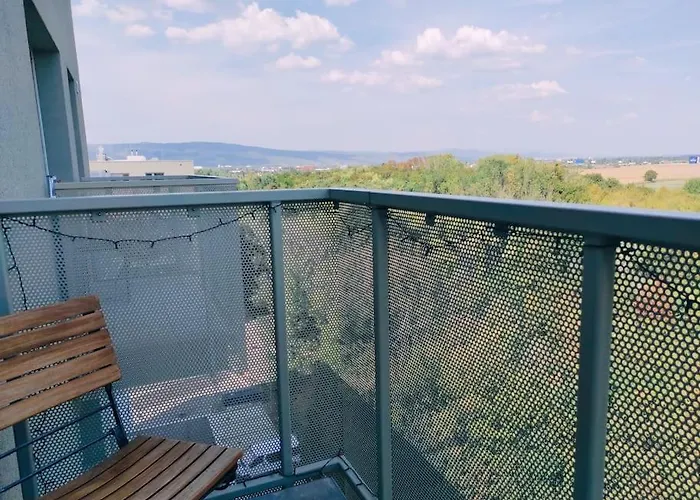 Airport Studio For Two, Free Parking, Airport View
